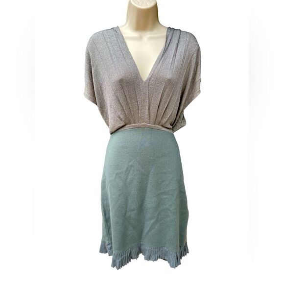 Classic dress size M - Picture 1 of 4